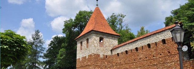 Fragment murów obronnych Olkusza z basztą